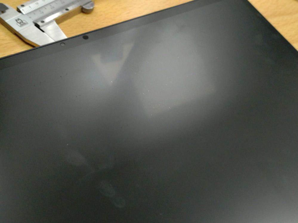 laptop-screen-scratch-flaw-zenbook-duo.jpg